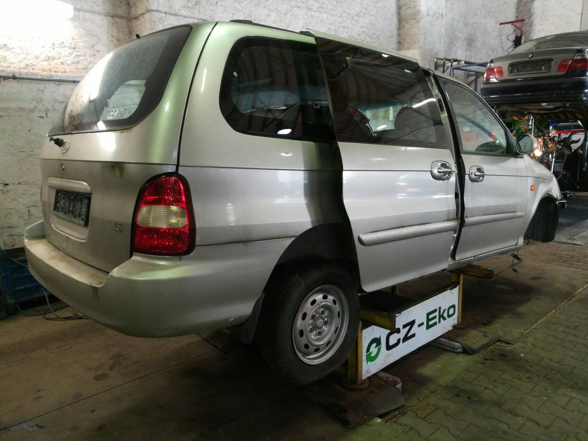 KIA CARNIVAL 2000