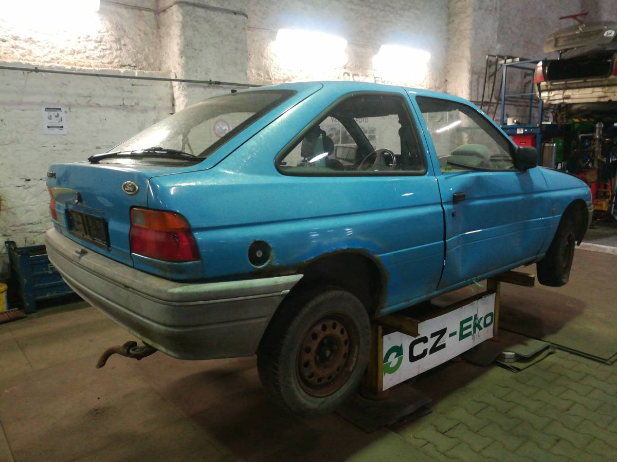 FORD ESCORT 1990