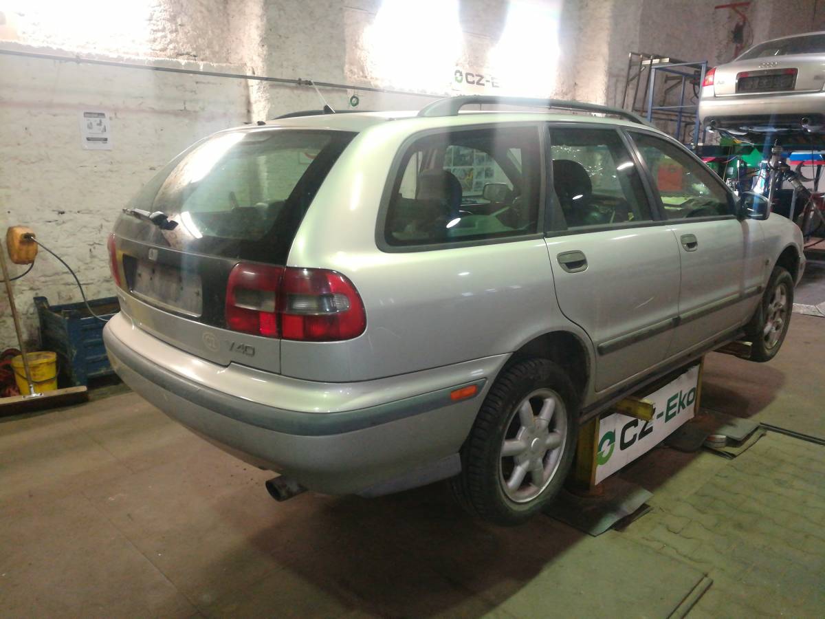 VOLVO V40 1998