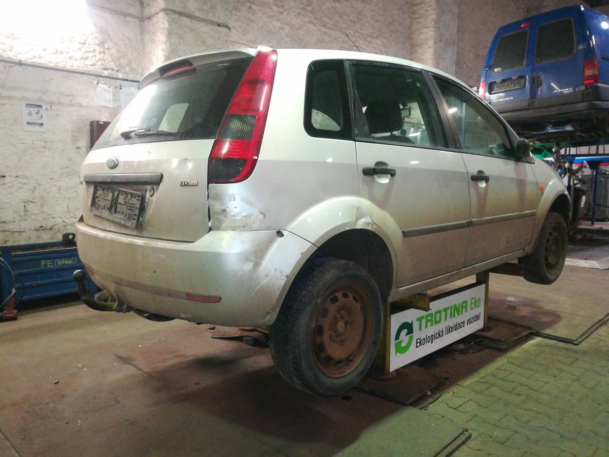 FORD FIESTA 2004