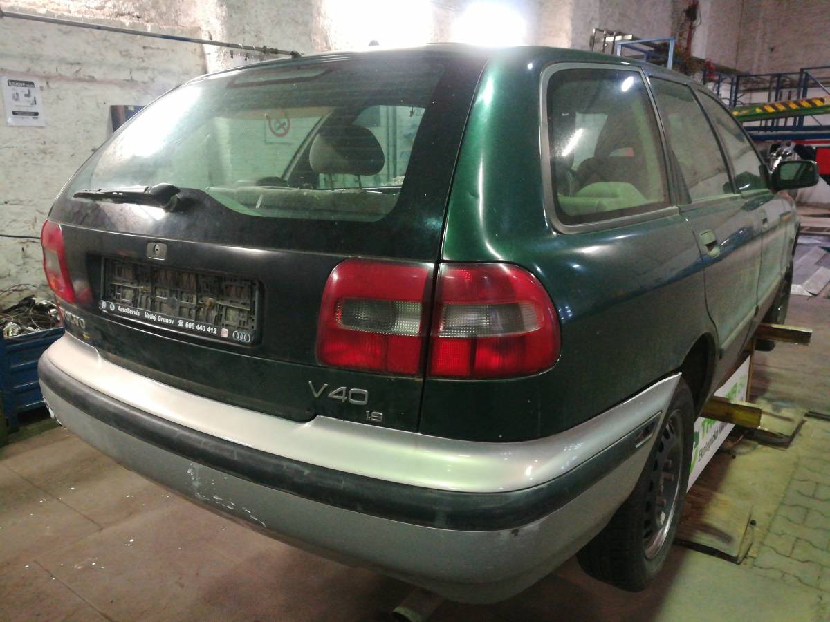 VOLVO V40 1998