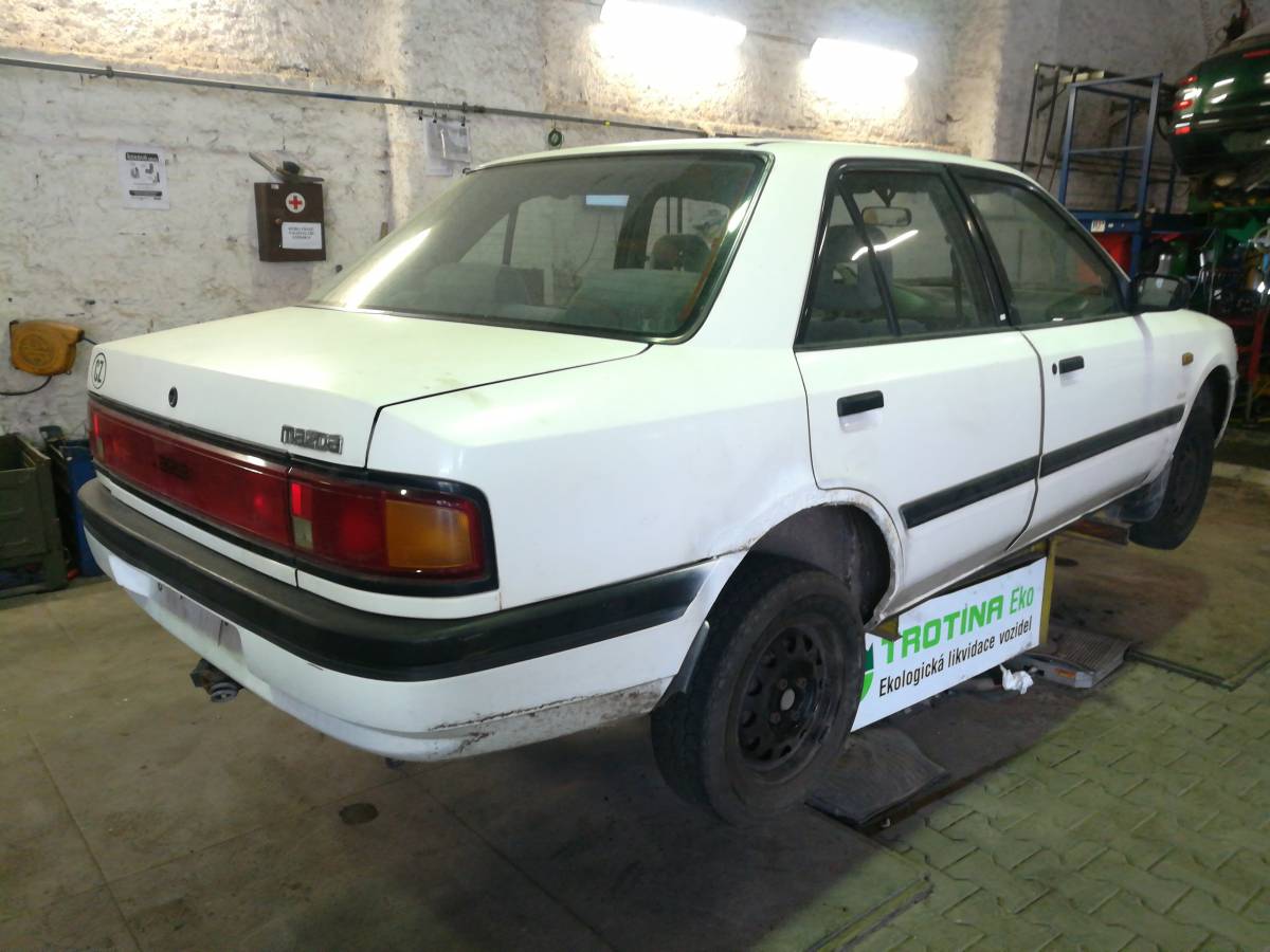 MAZDA 323 1989