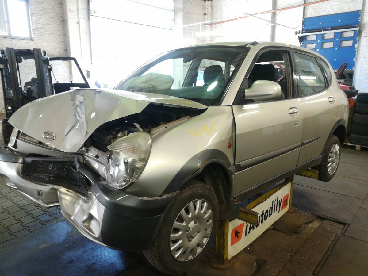 DAIHATSU SIRION 2001