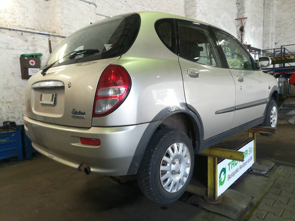 DAIHATSU SIRION 2001