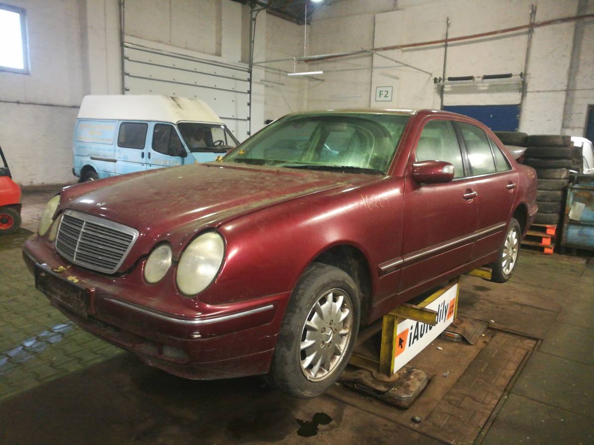 MERCEDES-BENZ E-Class 2001