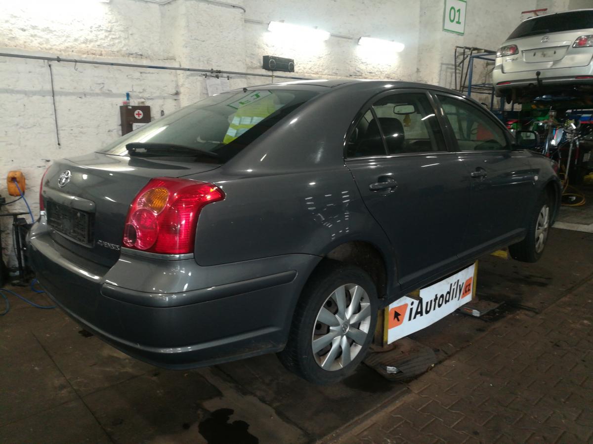 TOYOTA AVENSIS 2004