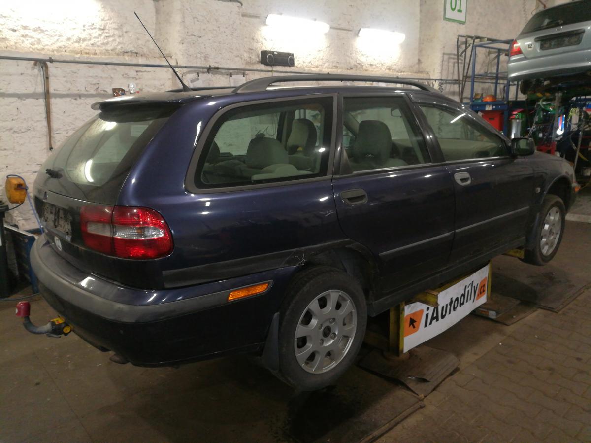 VOLVO V40 2003