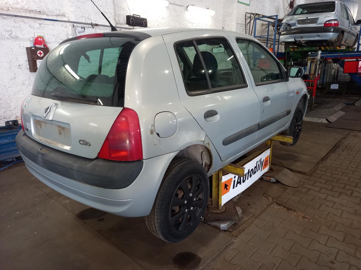 RENAULT CLIO 2002