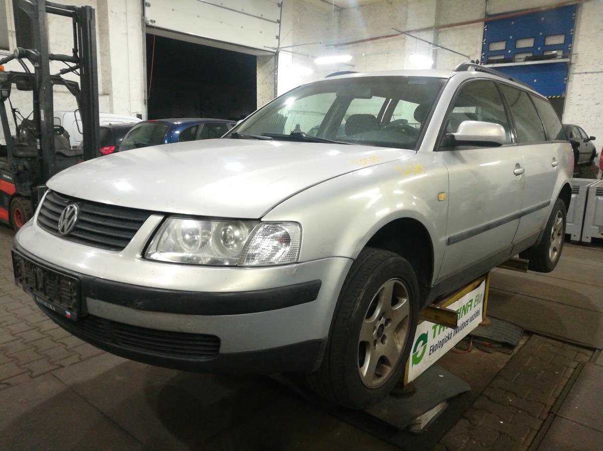 VOLKSWAGEN PASSAT  1999