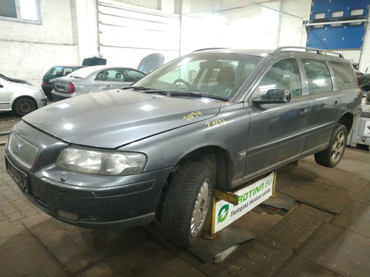 VOLVO V70 2005