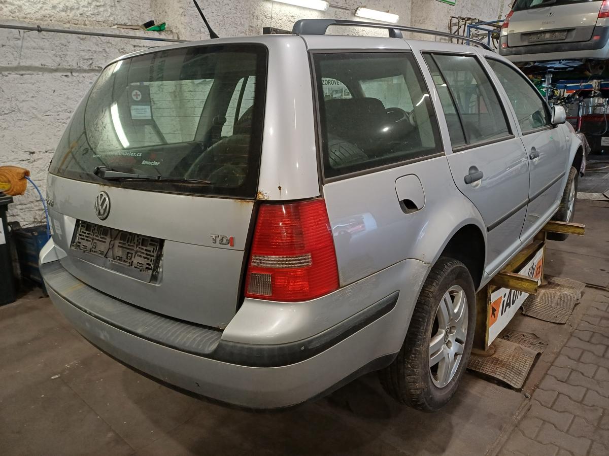 VOLKSWAGEN GOLF 2003