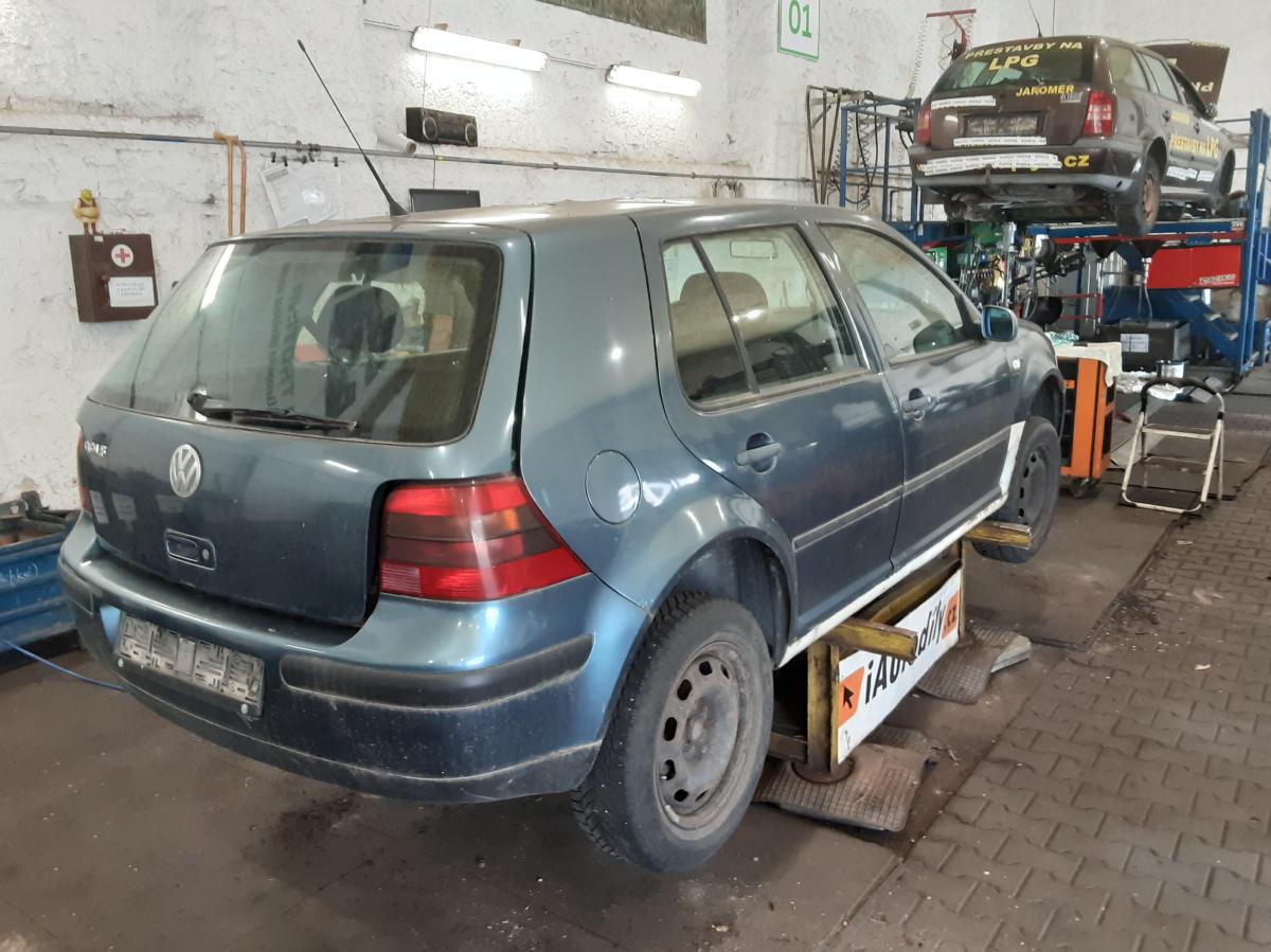 VOLKSWAGEN GOLF 2003