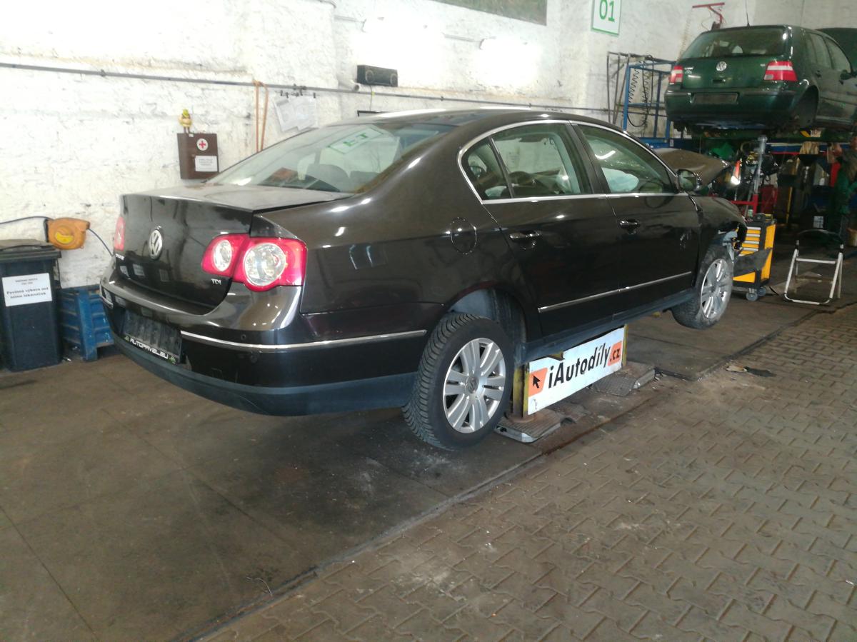 VOLKSWAGEN PASSAT 2005