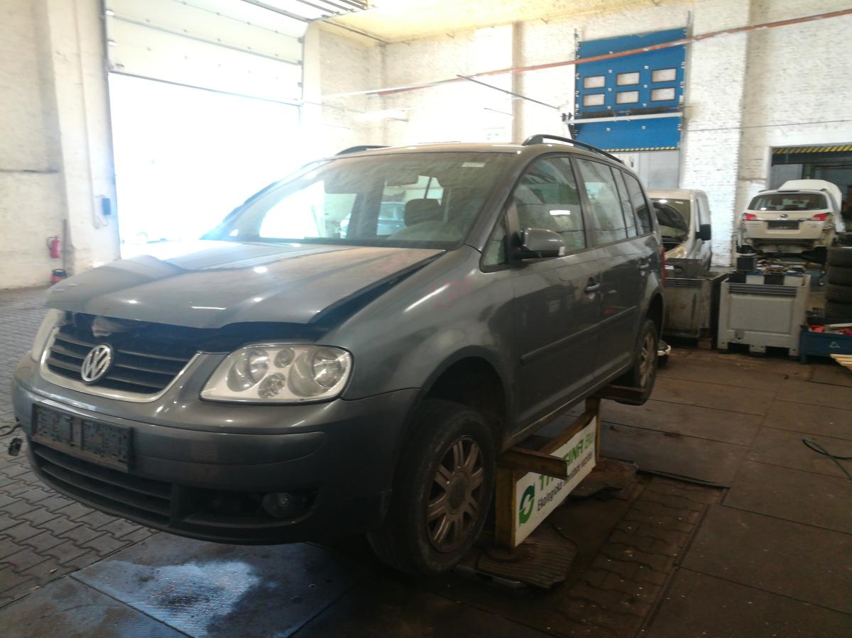 VOLKSWAGEN TOURAN 2004