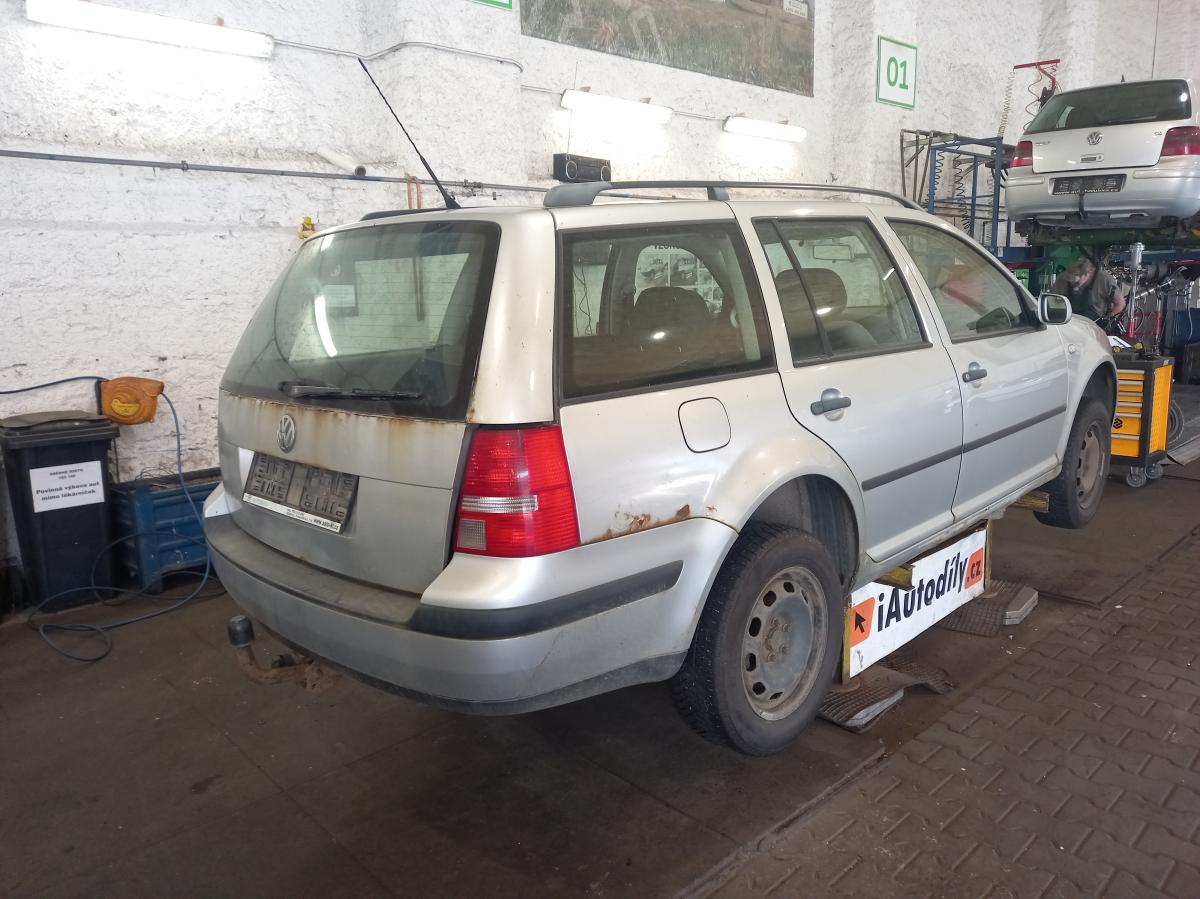 VOLKSWAGEN GOLf 2004