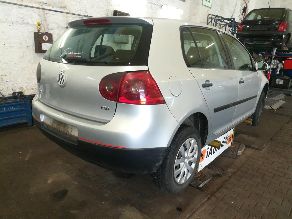 VOLKSWAGEN GOLF 2004