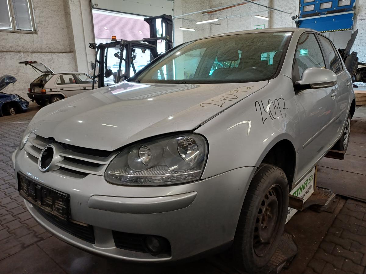 Volkswagen GOLF 2004