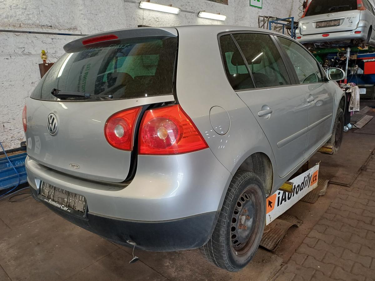 Volkswagen GOLF 2004