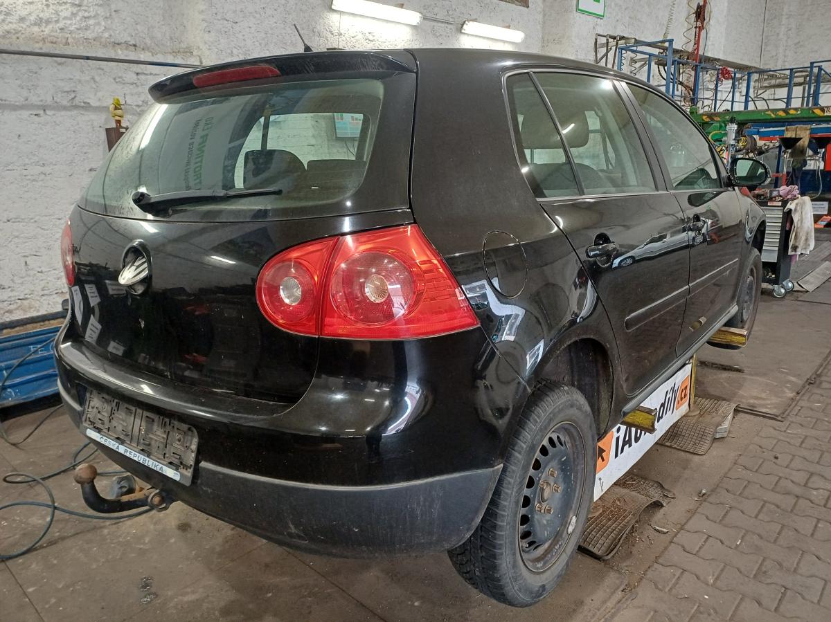 VOLKSWAGEN GOLF 2005