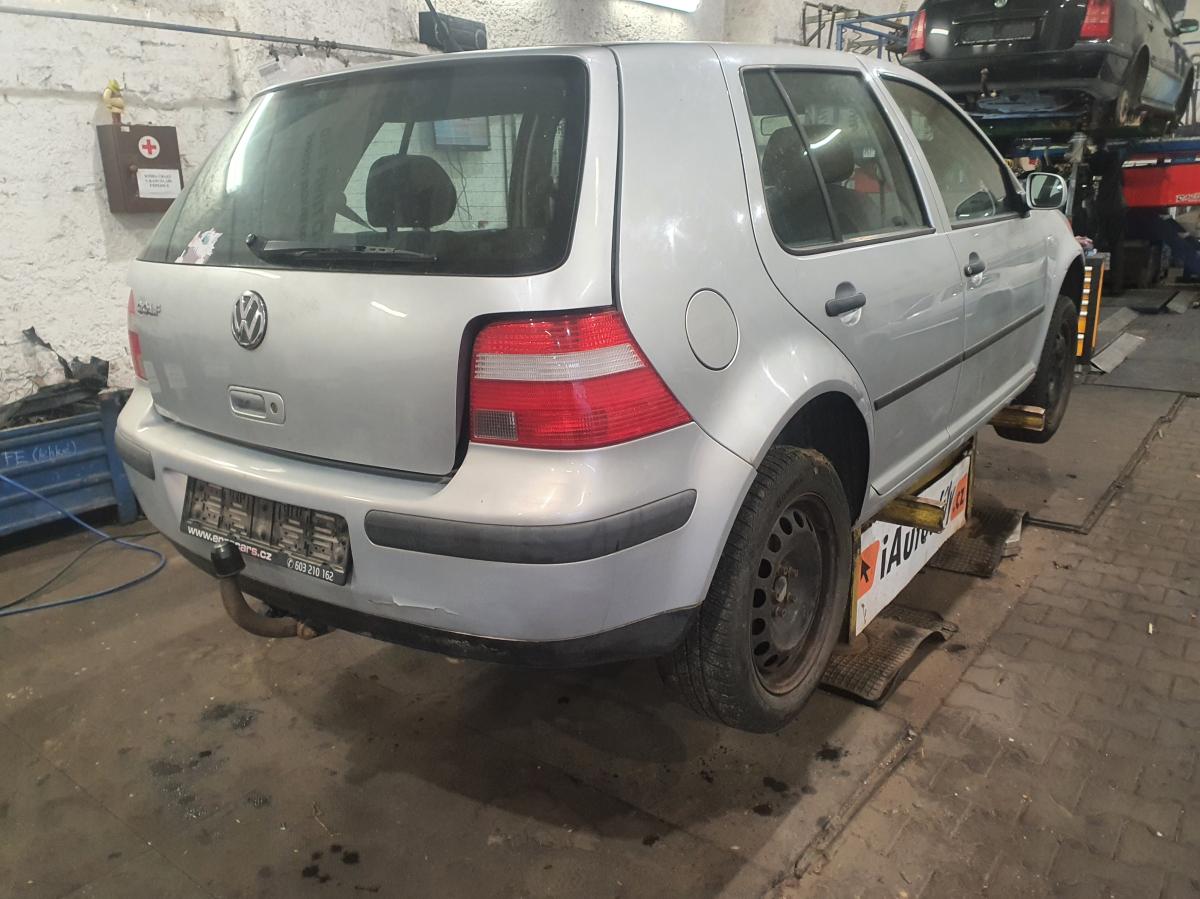 VOLKSWAGEN GOLF 2003