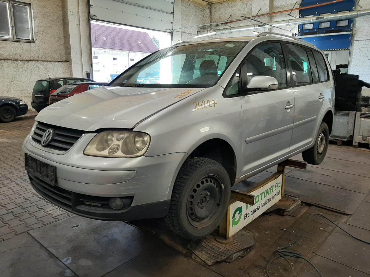 VOLKSWAGEN TOURAN 2004