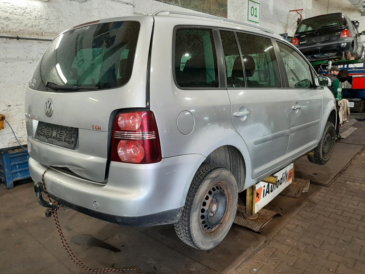 VOLKSWAGEN TOURAN 2004