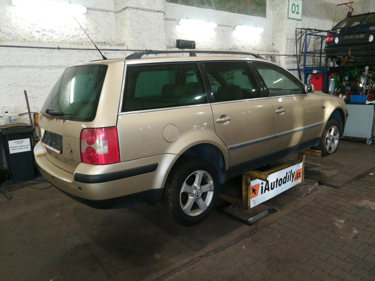 VOLKSWAGEN PASSAT  2002