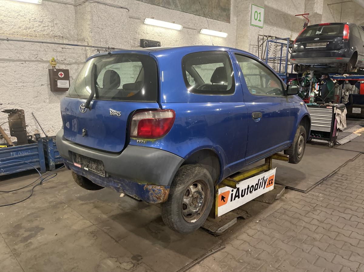 TOYOTA YARIS 2001