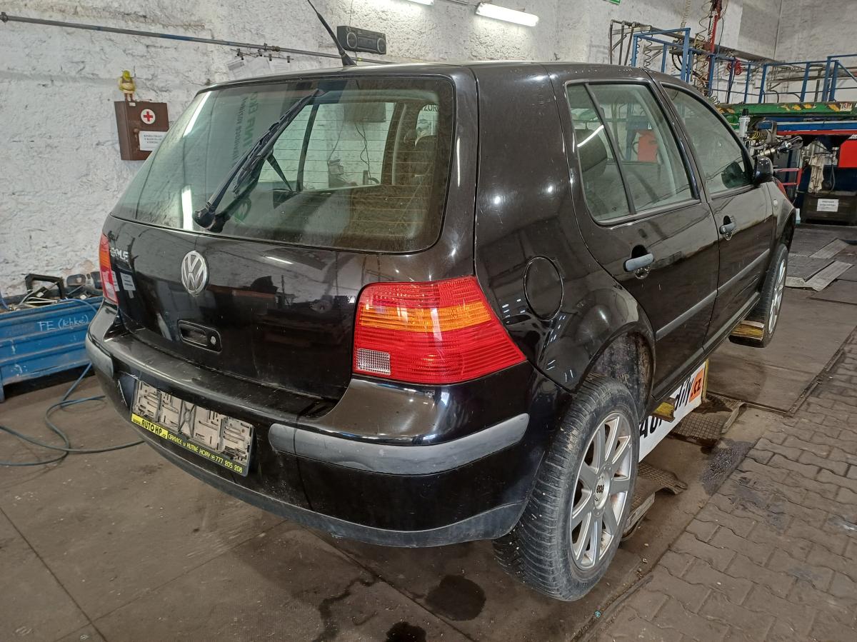 VOLKSWAGEN GOLF 2003