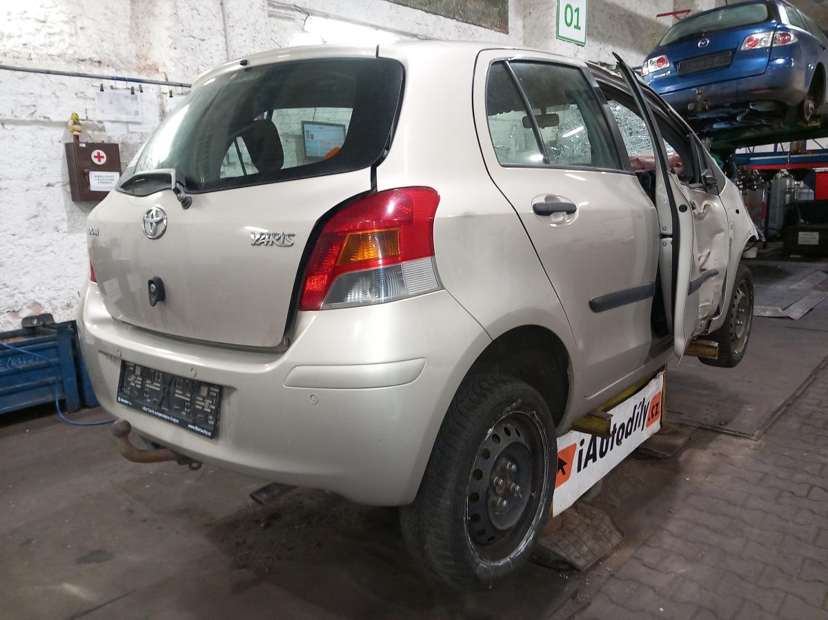 TOYOTA YARIS 2009