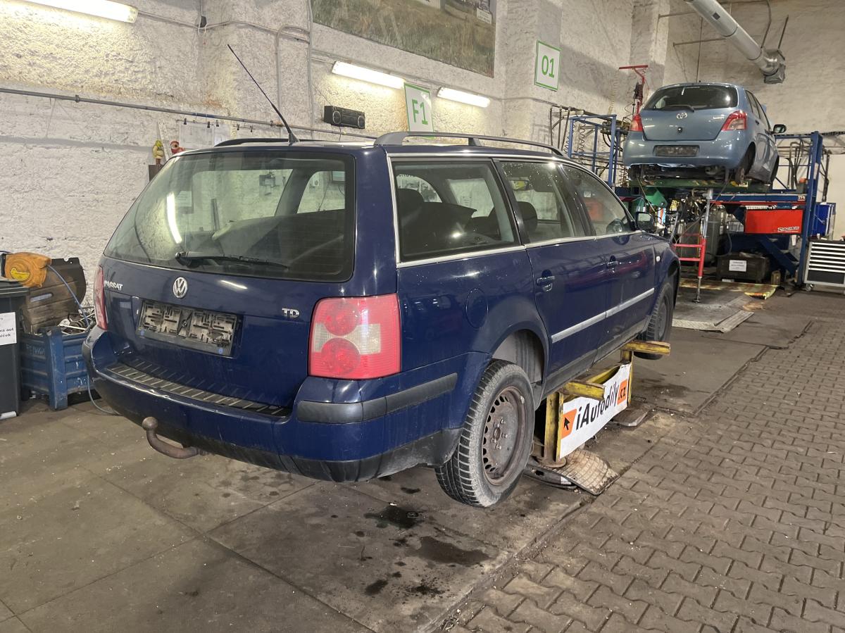 VOLKSWAGEN PASSAT  2002