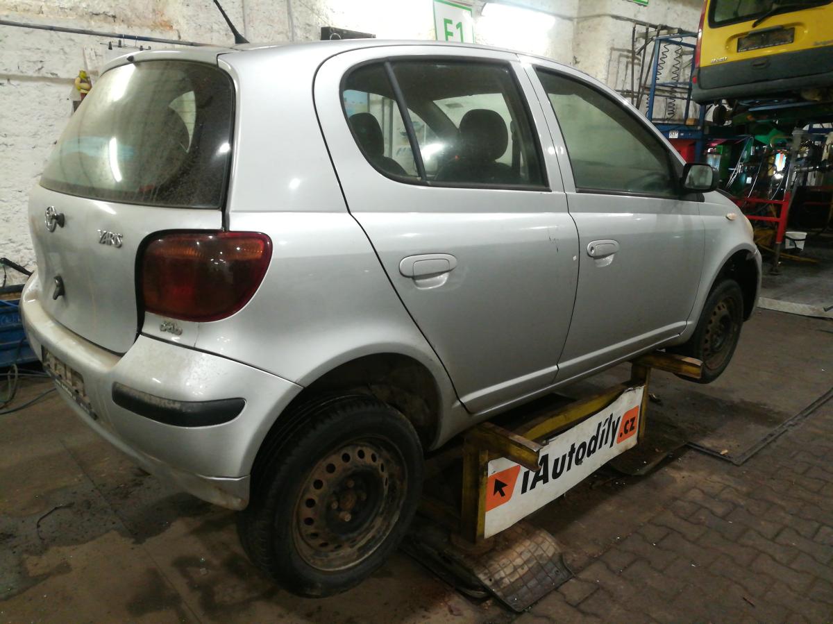 TOYOTA YARIS 2004