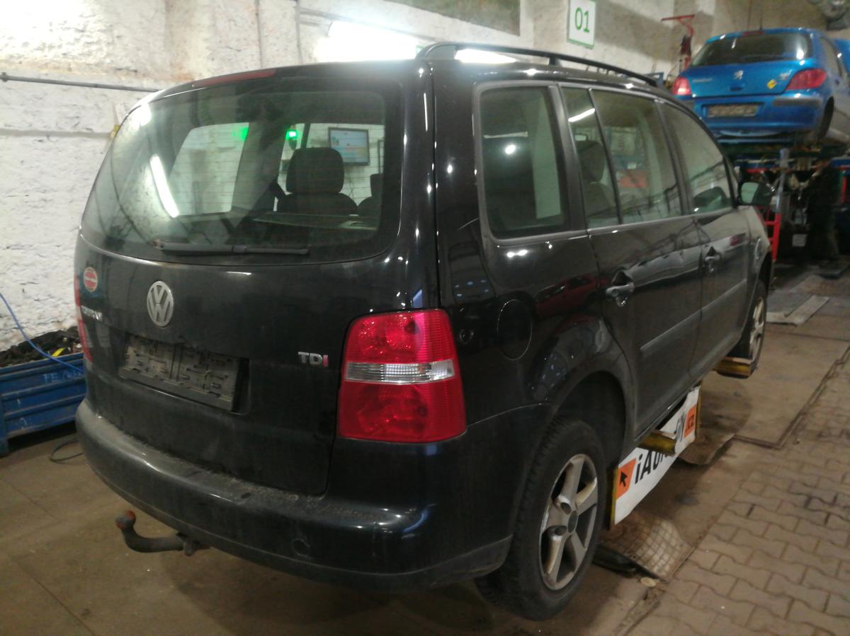 VOLKSWAGEN TOURAN 2004