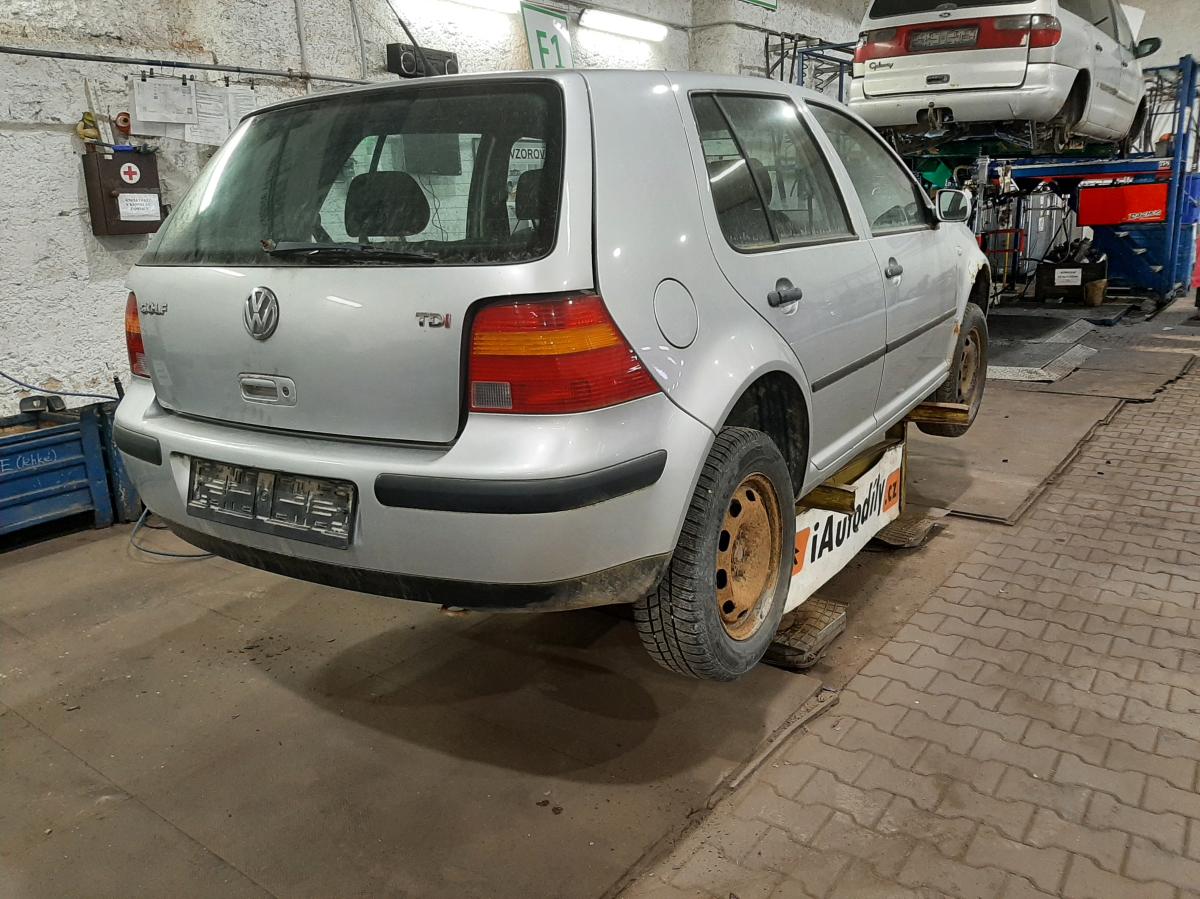 VOLKSWAGEN GOLF 2002