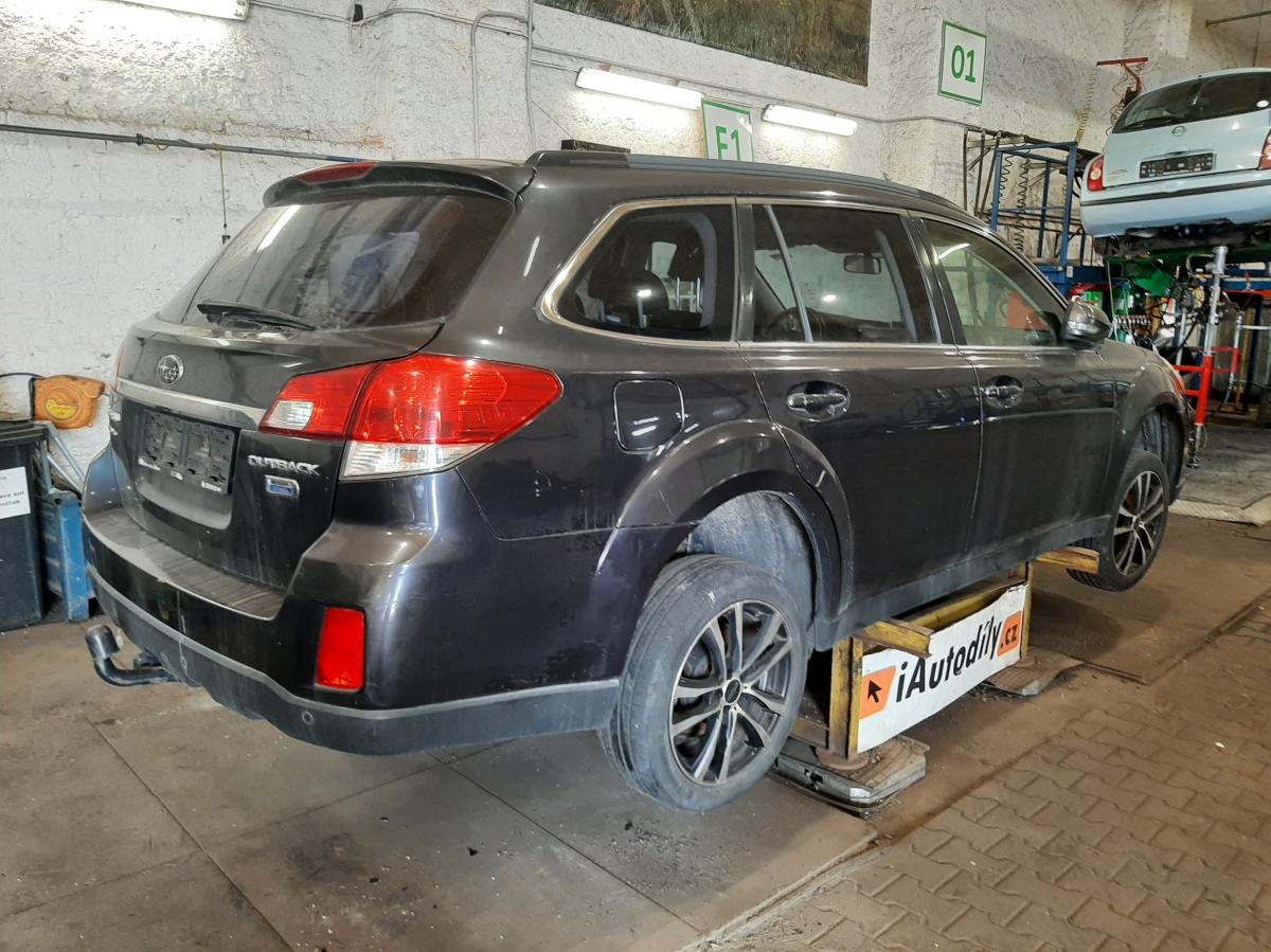 SUBARU OUTBACK 2012