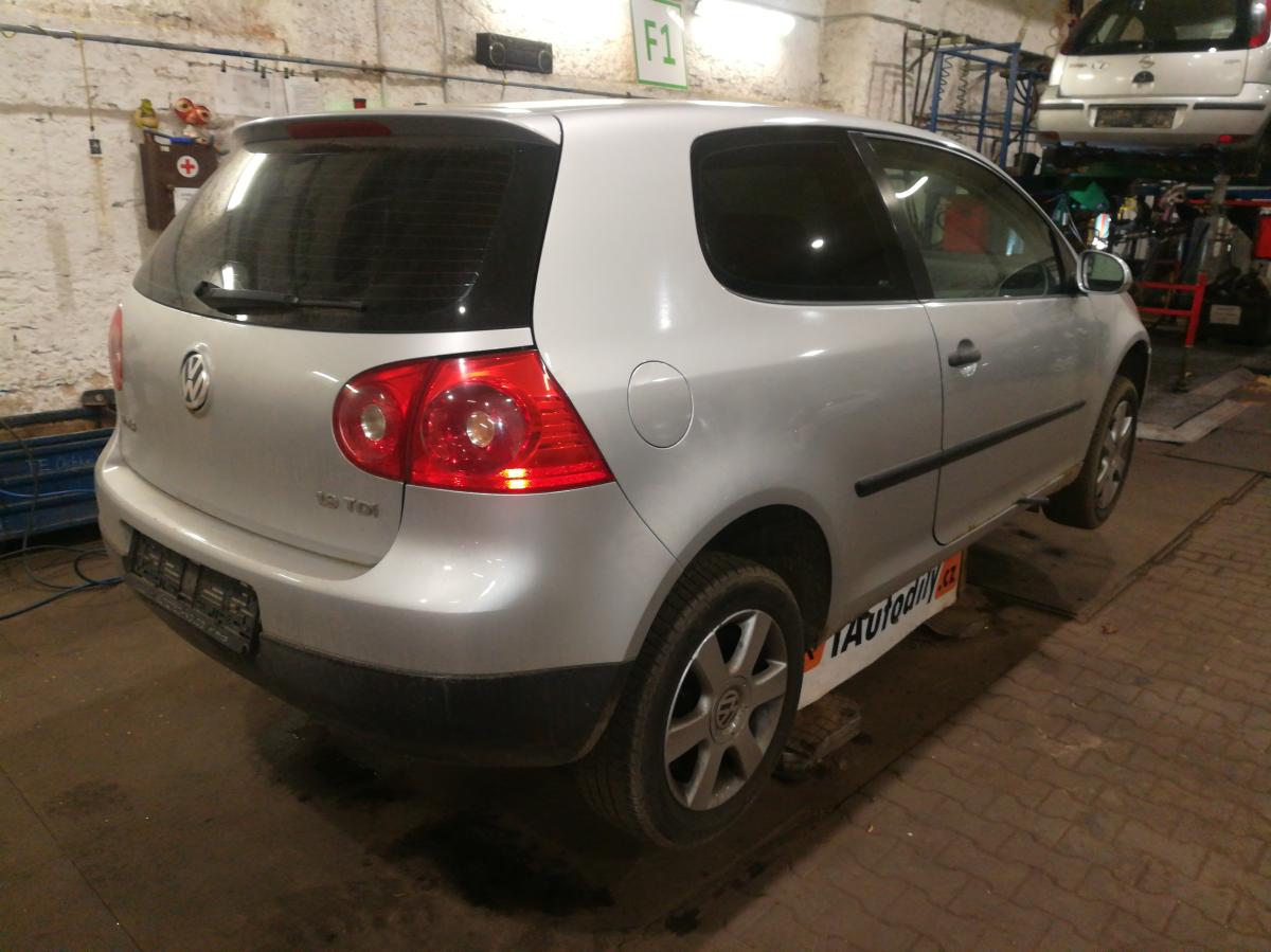 VOLKSWAGEN GOLF 2004