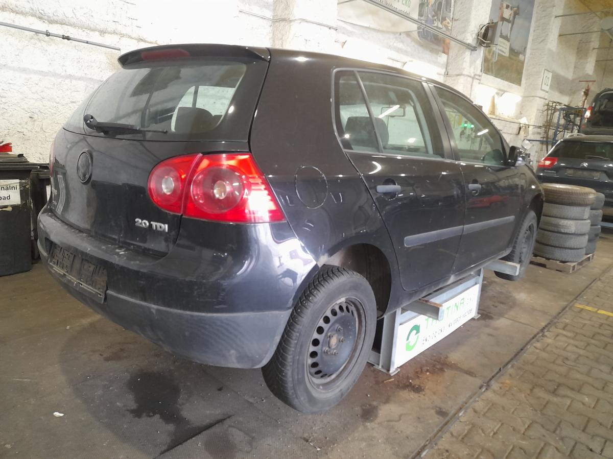VOLKSWAGEN GOLF 2004