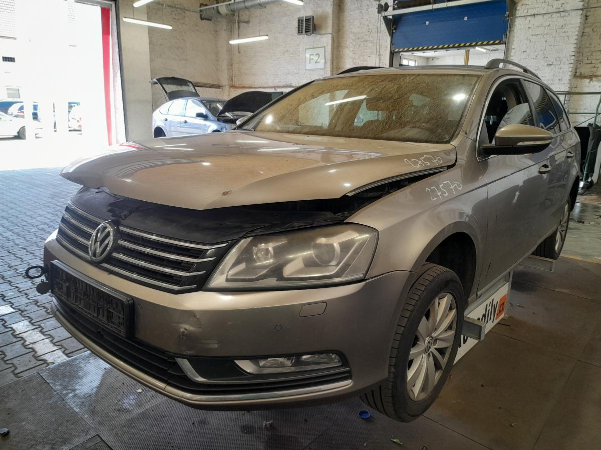 VOLKSWAGEN PASSAT  2013