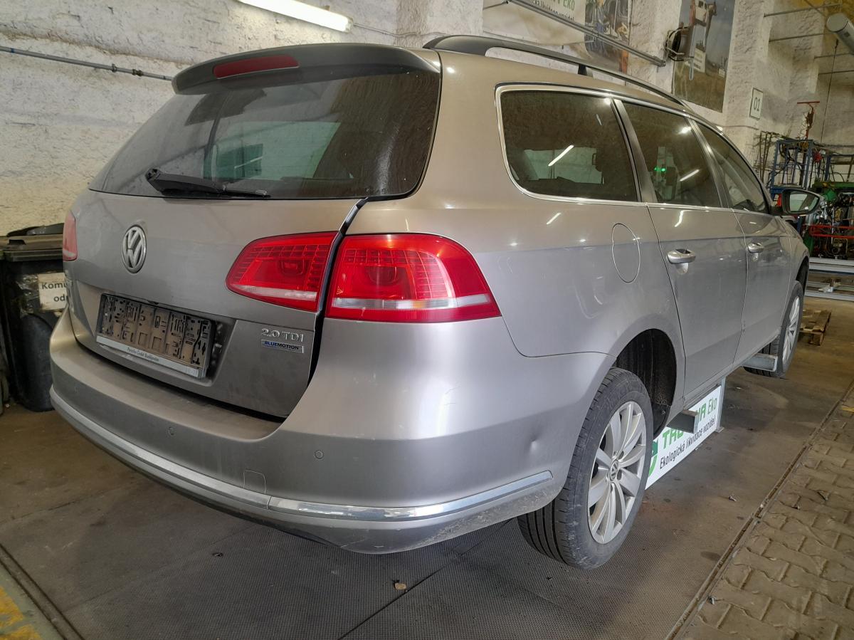 VOLKSWAGEN PASSAT  2013