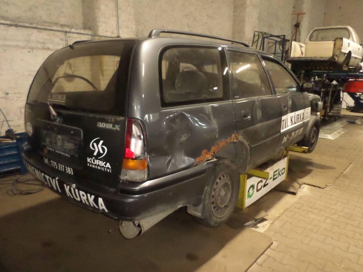 Nissan Primera 1990