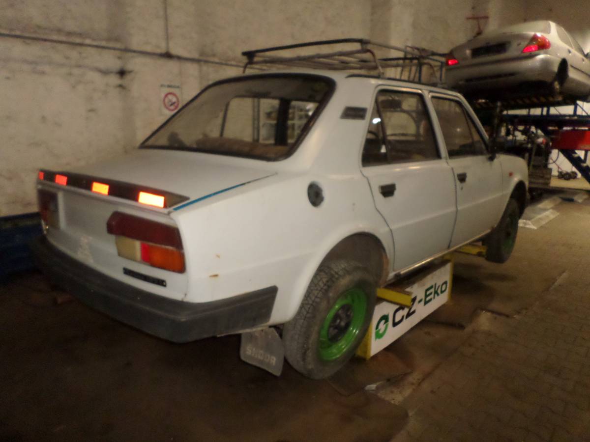 Škoda 105 1988