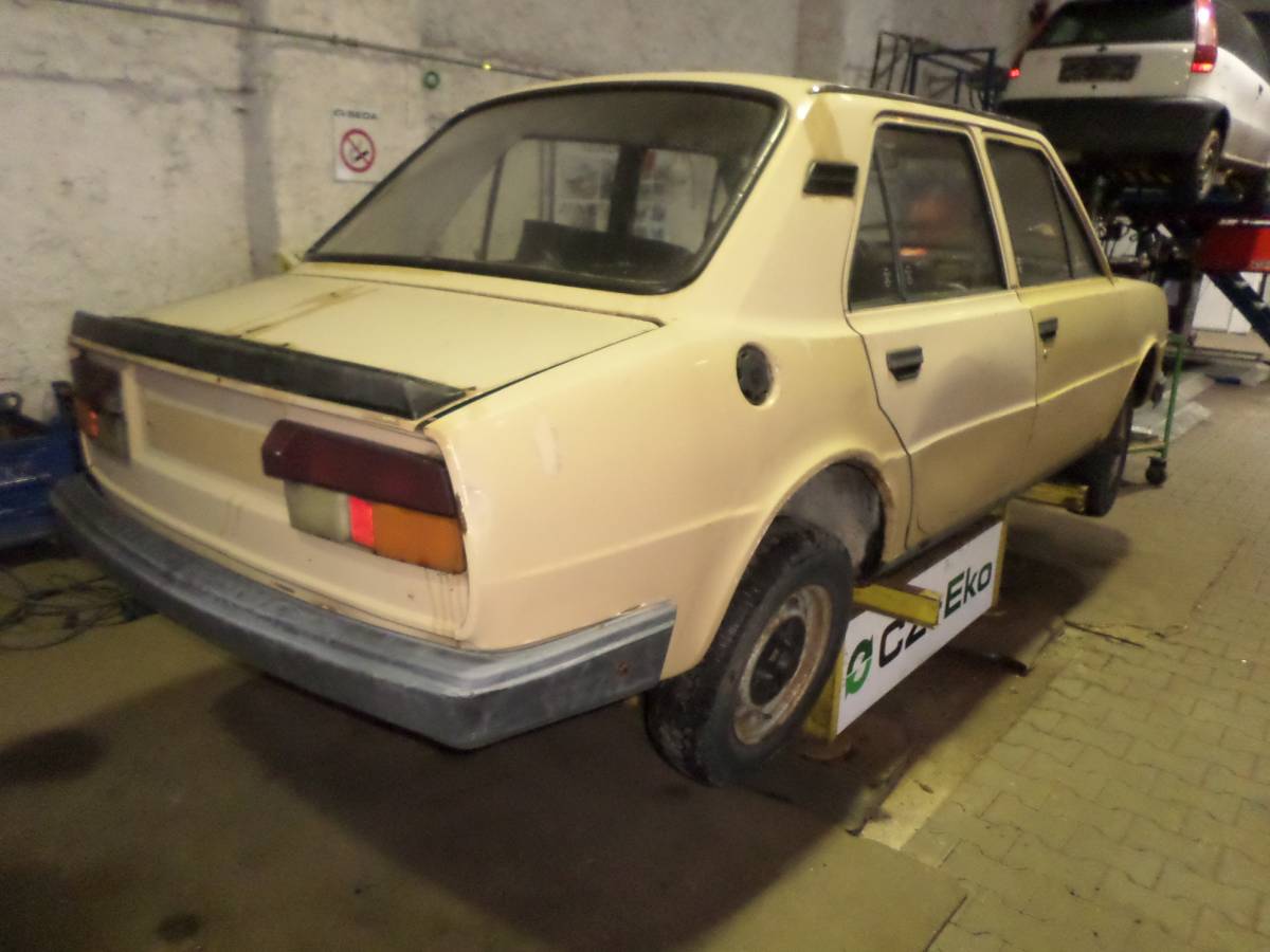 Škoda 105 1983