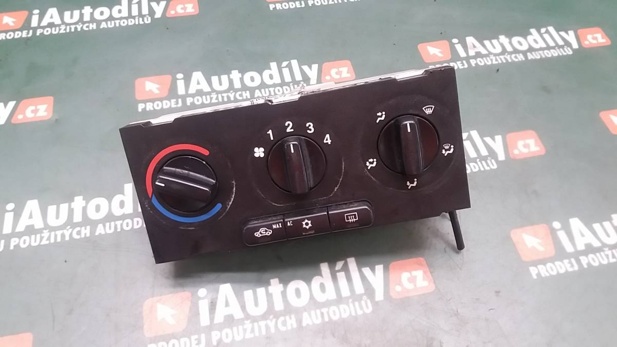 Panel ovládání klimatizace  Opel Astra iAutodily 1