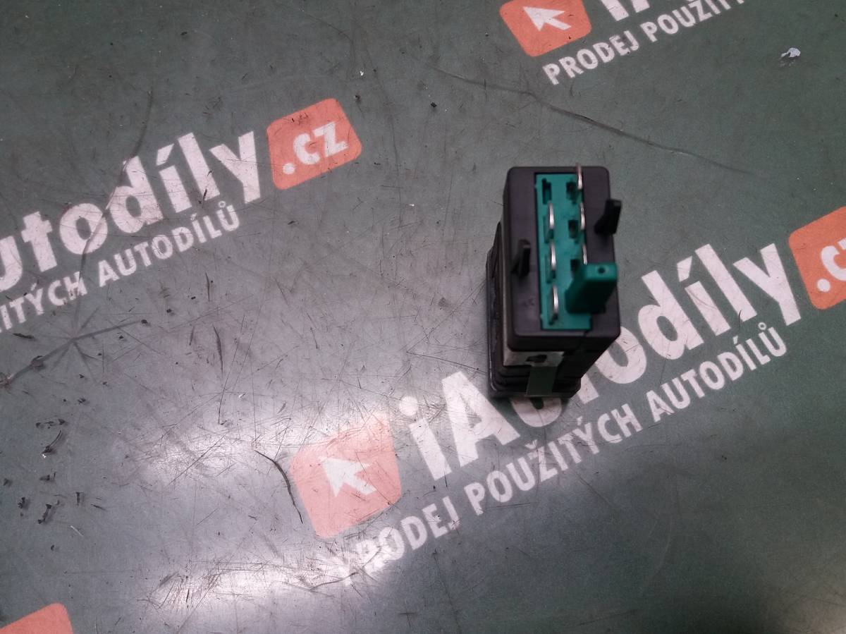 Spínač vyhřívání sedačky LP ŠKODA SUPERB iAutodily 2