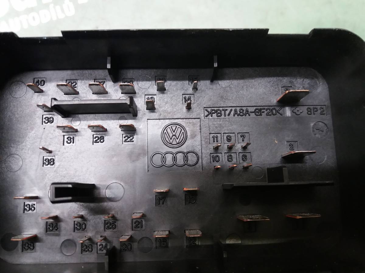 Pojistková skříň VOLKSWAGEN PASSAT iAutodily 3
