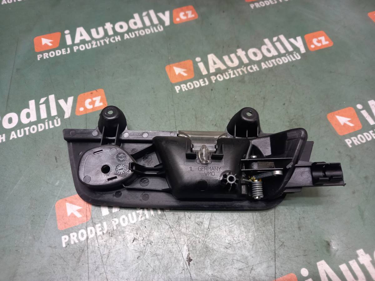 Klika dveří vnitřní LZ 8E0839019 AUDI A4 iAutodily 2