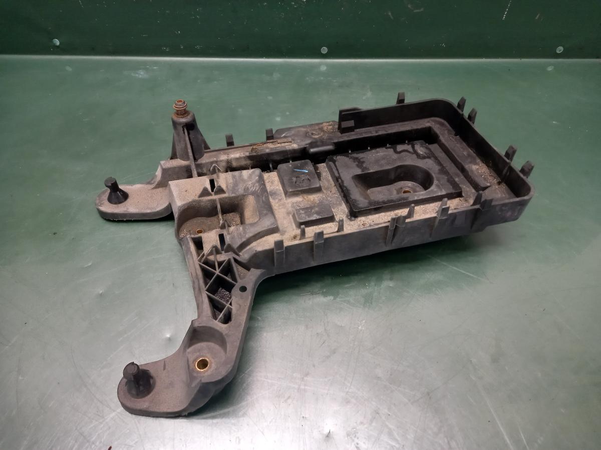 Držák baterie 1KM915333 Volkswagen GOLF  2007-2009
