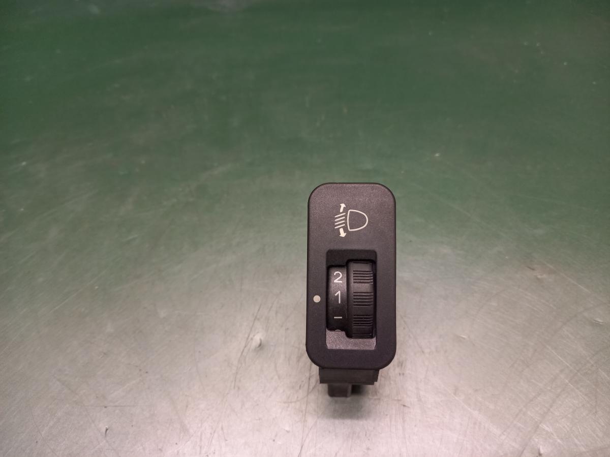 Spínač ovládání sklonu světel 19256992 PEUGEOT 206 2002-2010