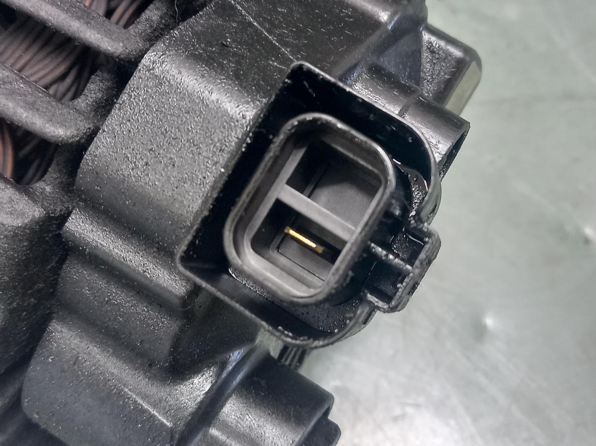 Alternátor 37300-2A500 KIA CEED iAutodily 4