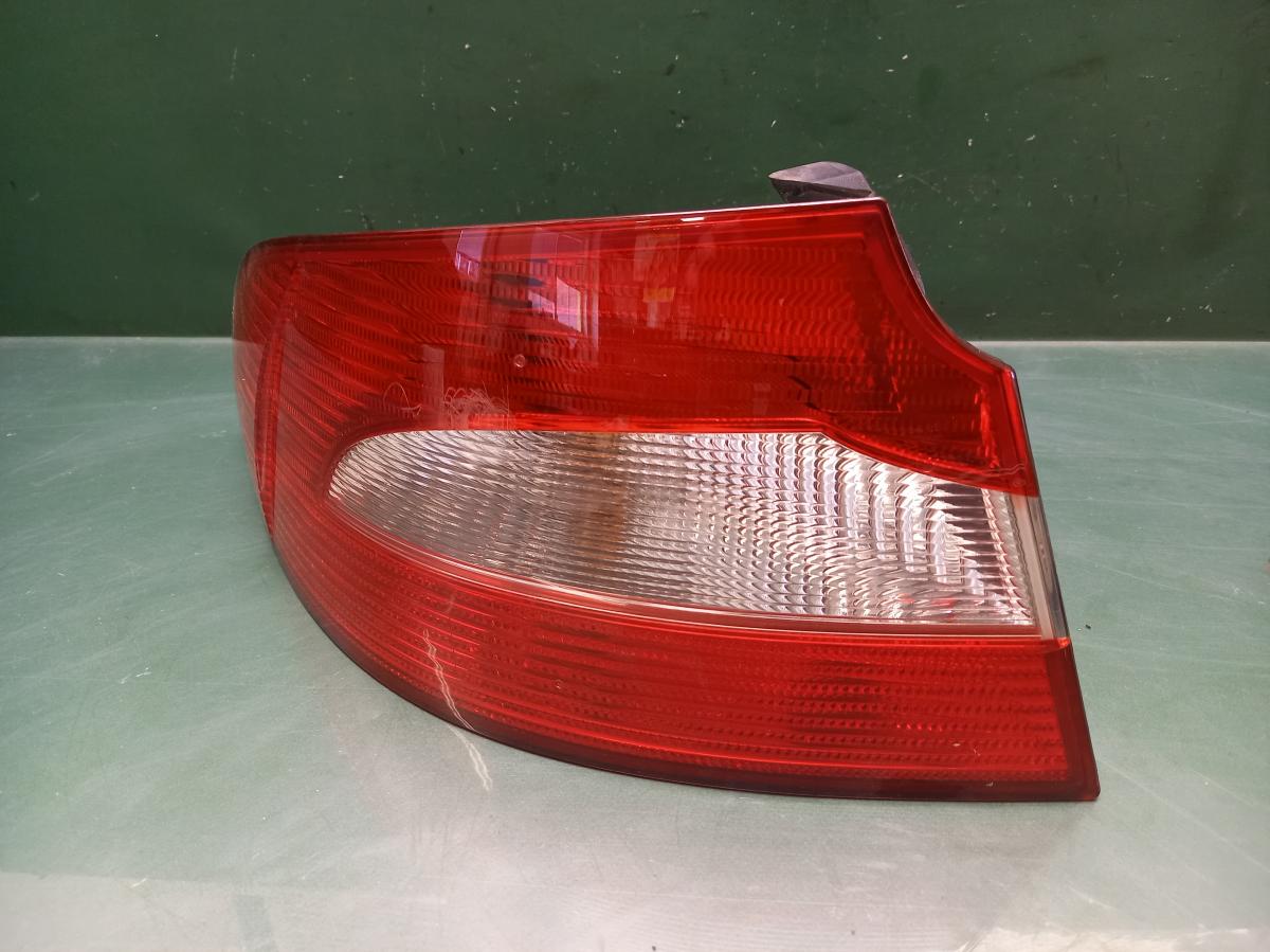 Světlo LZ ZSB.3T5.945.095 ŠKODA SUPERB 2008-2013